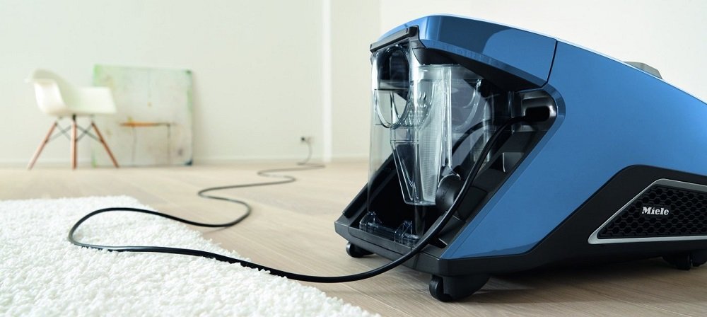 Miele Blizzard CX1 Turbo Team Bagless Canister Vacuum Review