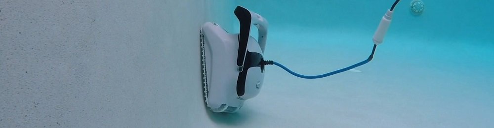 How do robotic pool cleaners work?