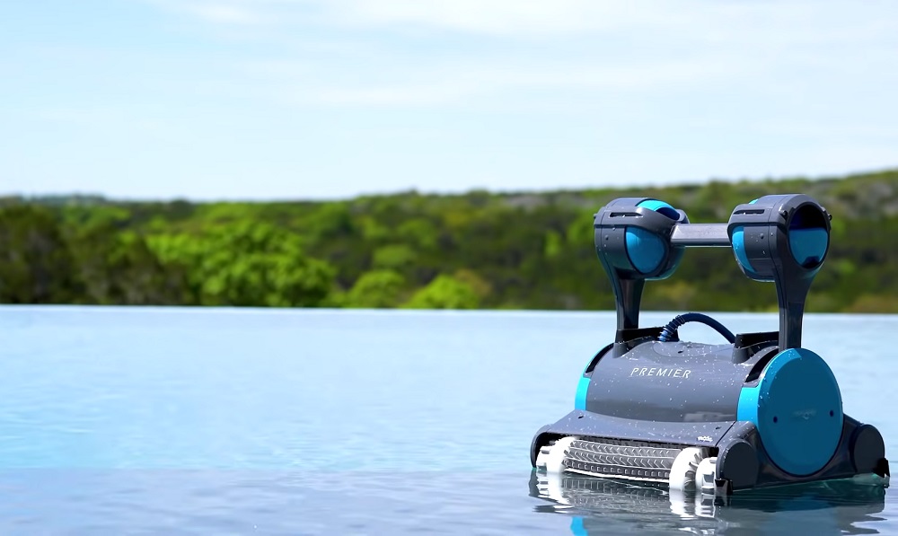 How to Operate a Swimming Pool Robot