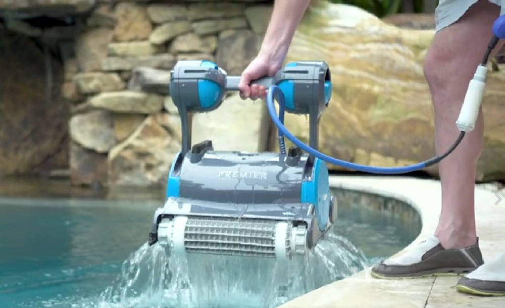 How Does A Robotic Pool Cleaner Work?